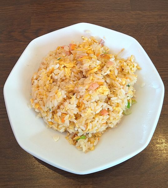 「蘭州麻辣牛肉ラーメン＋炒飯 980円のセット」@四川料理・蘭州ラーメン 牛王の写真