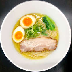 ★芳醇鶏そば(塩)味玉入り🍜¥1,151