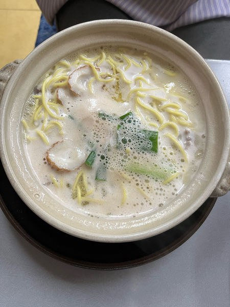 「鍋焼きラーメン(並)・塩 700円」@鍋焼きラーメン まゆみの店の写真
