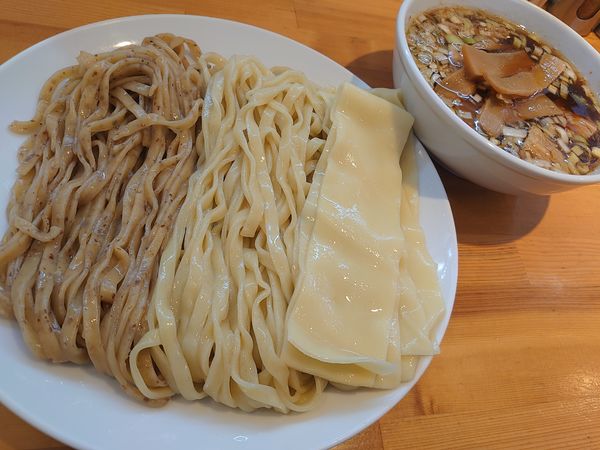 「焙煎2色つけ麺＋凄平麺(1200円)」@らぁめん りきどうの写真