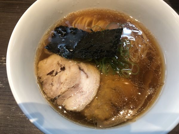 「醤油ラーメン」@支那そばや 本店の写真