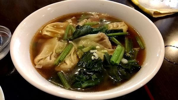 「雲呑麺（半チャーハンとのランチセットで９００円）」@香味園の写真