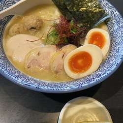 特製　濃厚鶏白湯そば　全部入り　1100円