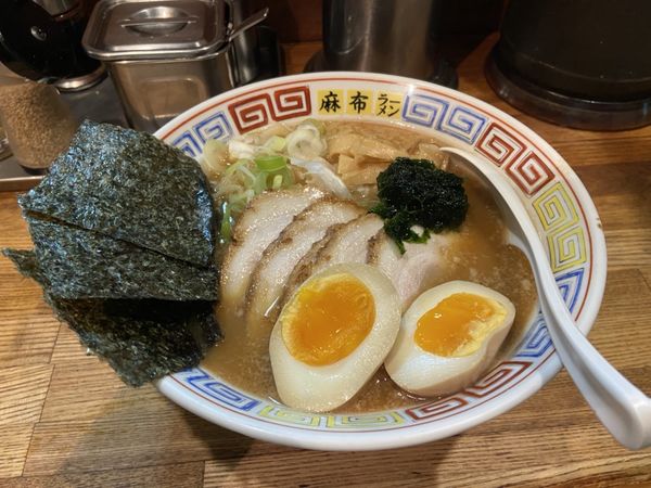 「とんこつ特製チャーシューメン」@麻布ラーメン 西麻布支店の写真
