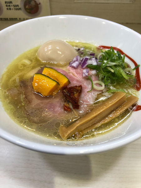 「コク塩&トリュフ卵かけ御飯(醤油)＋肉盛り(鶏)」@麺や 魁星の写真