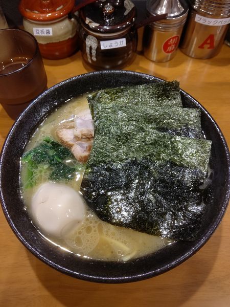 「ラーメン中+開店サービス味玉」@らーめん ささきの写真
