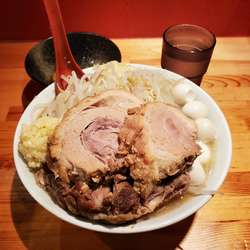 醤油ラーメンチャーシューマシウズラトッピング