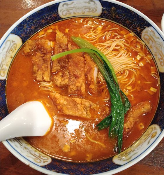 「排骨担々麺（大辛　大盛り）」@支那麺 はしご 入船店の写真