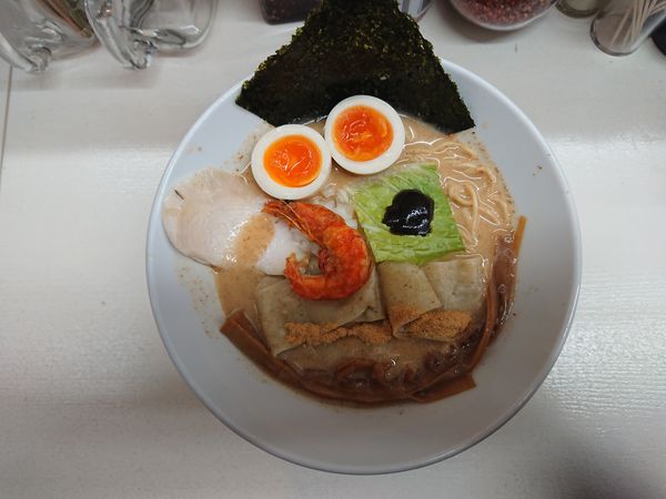 「味玉濃厚海老ソバ」@マグロ卸のマグロ丼とラーメンの店 ウミノイロの写真