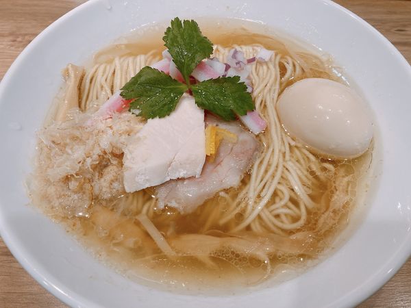 「鶏SOBA（塩）大盛＋味玉」@むぎとオリーブ さいたま新都心店の写真