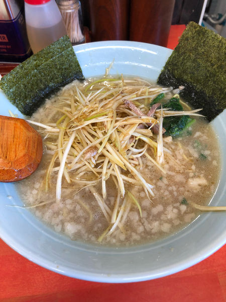 「ネギラーメン750円中盛り100円」@ラーメンショップ椿 春日部南桜井店の写真