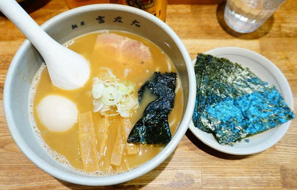 「味玉らーめん＋のり＋エビスビール（小瓶）」@麺屋吉左右の写真