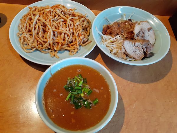 「だんだん辛くなるつけ麺、味噌味」@立川マシマシ ロイヤルスープの写真