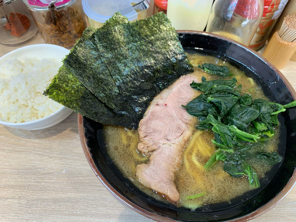 「ラーメン大盛＋ライス」@ラーメン桜道の写真