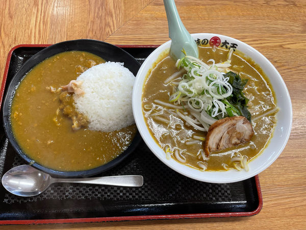 「ホッキカレーライスとミニラーメンのセット(元祖カレー)」@味の大王 知新の写真