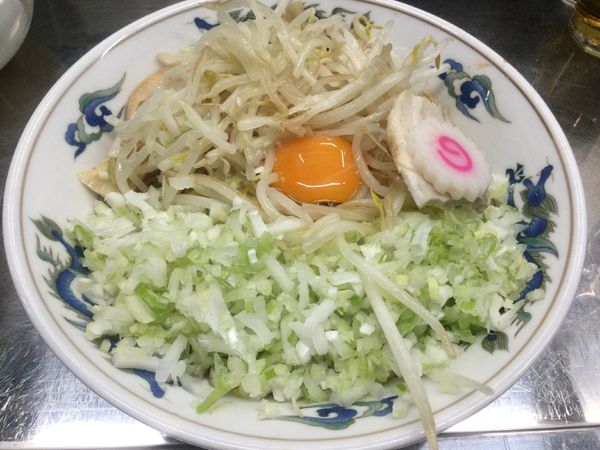 「赤星・竹の子ピーマン皿＋半熟玉子→油そば+生卵＋コマネギ」@中華そば みたかの写真