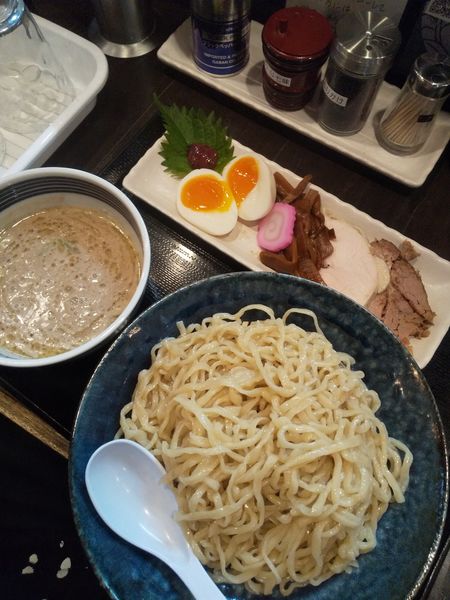 「【数量限定】白つけ麺980円SNSフォロー味玉」@まるふじ食堂の写真
