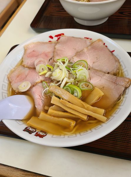 「チャーシューふわとろワンタンメン¥1000」@三日月軒 東中の口店の写真