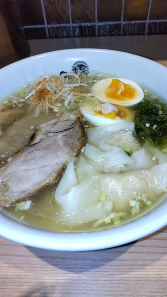 「塩らーめんひるがお盛り　￥１１７０円」@塩らーめん専門 ひるがお なんばラーメン一座店の写真