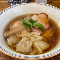 わんたん入り醤油らーめん