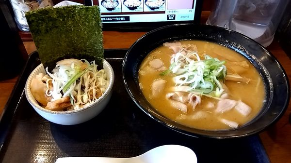 「熟成味噌　とろ肉らーめん（７１５円）」@壱鵠堂 佐江戸店の写真