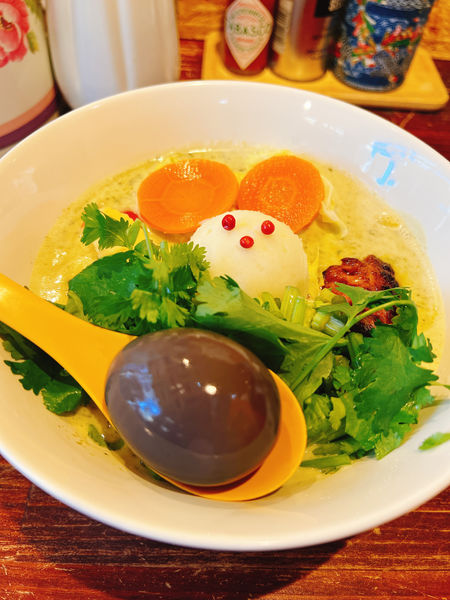 「クリーミーグリーンカレーヌードル」@ビーフラーメン&つけ麺 シゲジンの写真