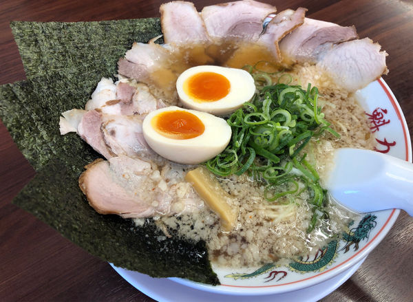 「特製醤油全部のせラーメン」@ラーメン魁力屋 三鷹大沢店の写真