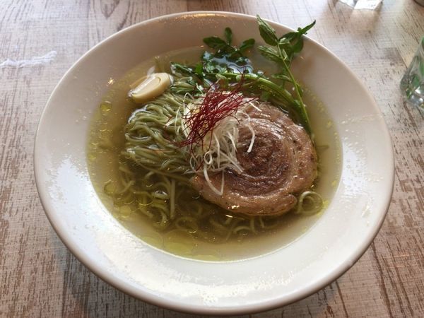 「白トリュフ塩ラーメン」@BumBunBlauCafe with BeeHiveの写真