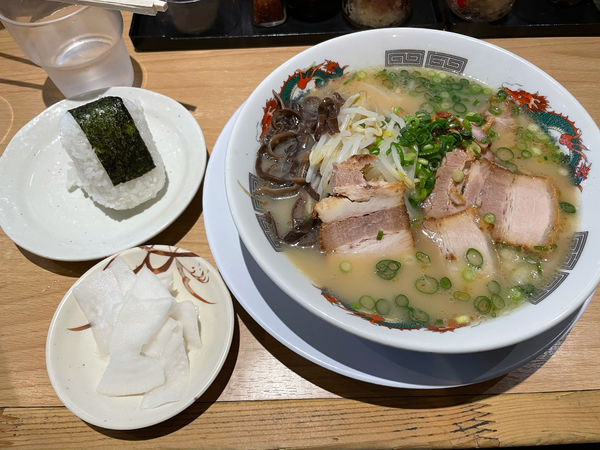 「ラーメン、おにぎり」@ラーメン小金太の写真