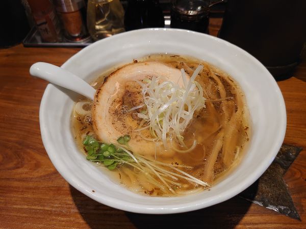 「醤油ラーメン（並盛180ｇ）770円」@手打ちラーメン創房 舌笑家の写真
