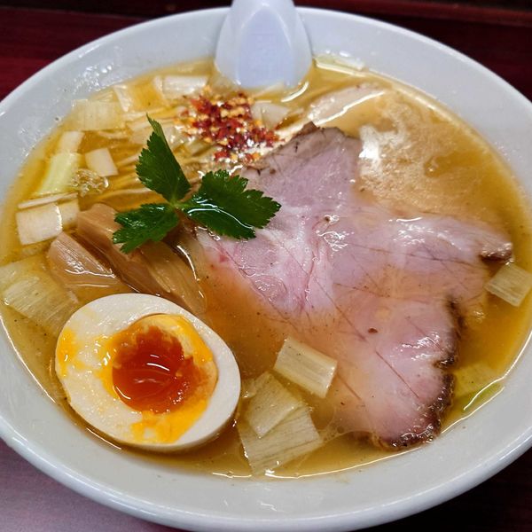 「海老油の塩ソバ 870円」@鶏こく中華 すず喜の写真