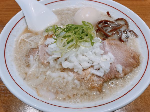 「【限定2】ニボ豚骨＋味玉」@寿製麺よしかわ 川越店の写真
