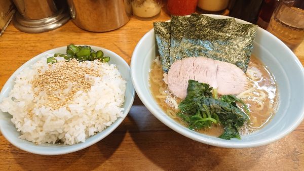 「令4・5・3ラーメン650円+サービスライス」@横浜ラーメン 武蔵家 稲田堤店の写真