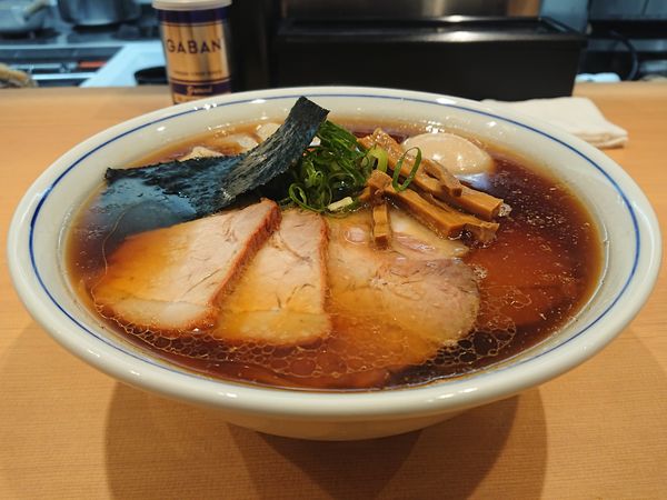 「醤油特製らぁ麺」@らぁ麺 すぎ本の写真