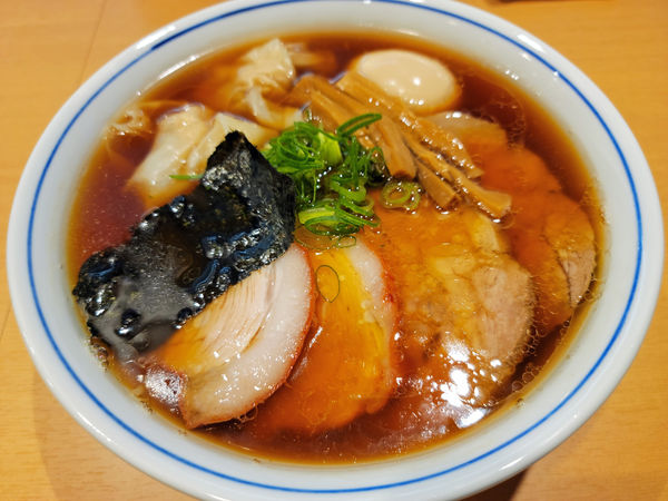 「特製醤油らぁ麺」@らぁ麺 すぎ本の写真
