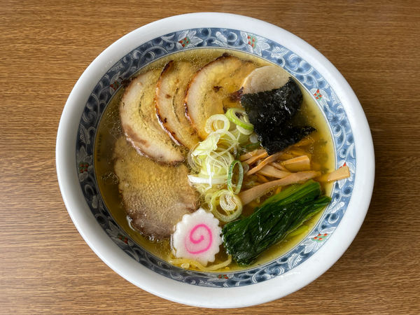 「塩ラーメン、チャーシュー（バラ）トッピング」@ラーメン極 苫小牧本店の写真