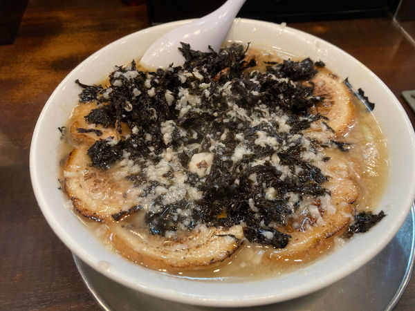 「岩のりラーメン+中盛+炙りチャーシュー」@らーめん潤 亀戸店の写真
