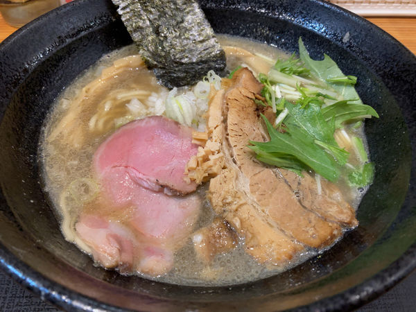 「煮干中華そば」@つけめん・らーめん・煮干そば 金狼の写真