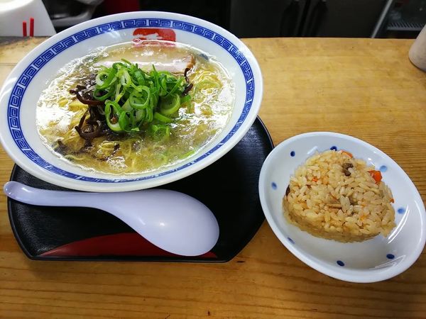 「らーめん+かしわめしにぎり（サービス）」@長浜らーめん 呑龍の写真
