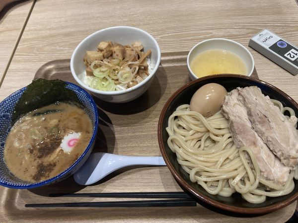 「特製つけ麺　肉飯セット」@白楽 栗山製麺 三井アウトレットパーク 横浜ベイサイド店の写真