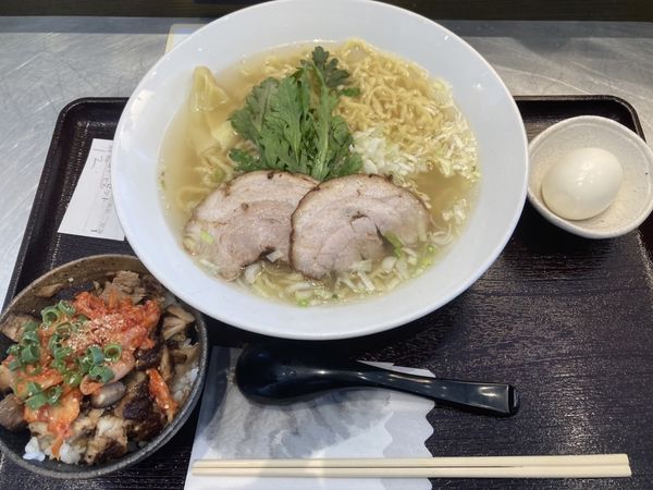 「本丸塩ラーメン　ミニまんま丼　煮卵」@塩ら～麺 本丸亭 三井アウトレットパーク 横浜ベイサイド店の写真