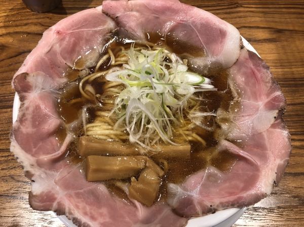 「ピストル、チャーシュー5枚」@ラーメン大戦争 新大久保店の写真