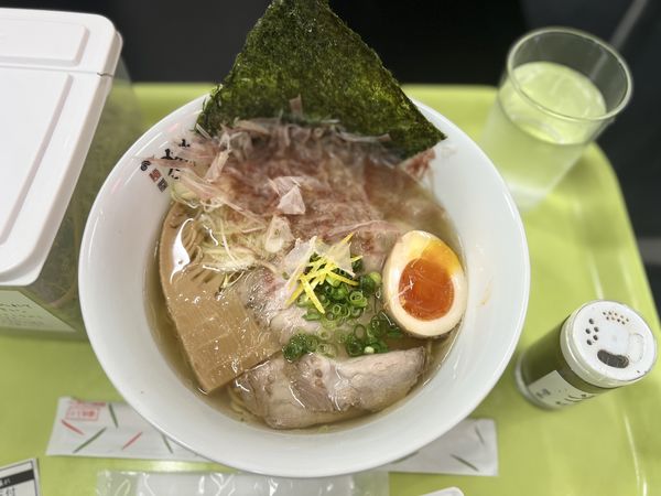 「出汁そば｢白｣味付け玉子入り1000円(税込)」@麺屋猪一×麺屋猪一離れ 第20回全国×味の逸品会イケセイラーメンコレクションの写真