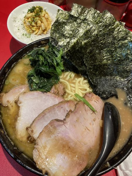「チャーシューメン5枚（大盛）＋ライス＋海苔増し」@厚木家の写真