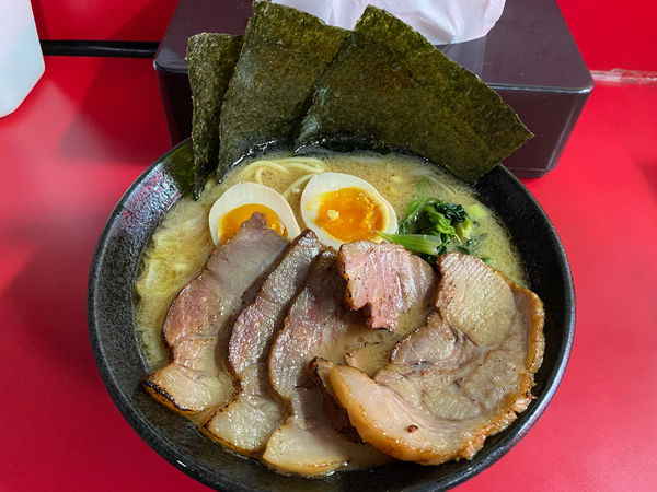 「醤油豚骨チャーシューメン（麺固め）960円」@横浜ら～めん 源泉 中田店の写真