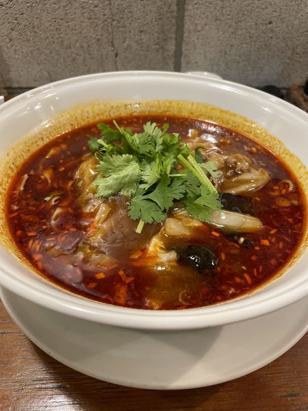 「麻辣牛肉麺」@青山 麺飯坊の写真