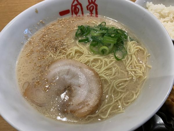 「Ａ定食（白丸元味＋博多ひとくち餃子（ハーフ）＋白ごはん）」@一風堂 浜松町スタンドの写真