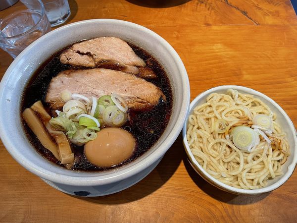 「micro、替え玉、チャーシュー2枚、特選こだわり煮卵」@人類みな麺類 東京本店の写真