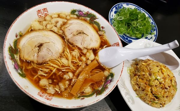 「尾道らーめん(細麺)半焼飯セット」@尾道らーめん 三公の写真