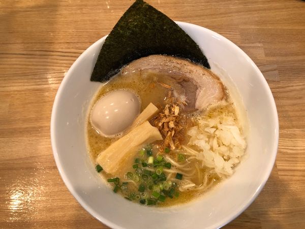 「鶏白湯そば＋味玉子」@麺屋 琥珀の写真